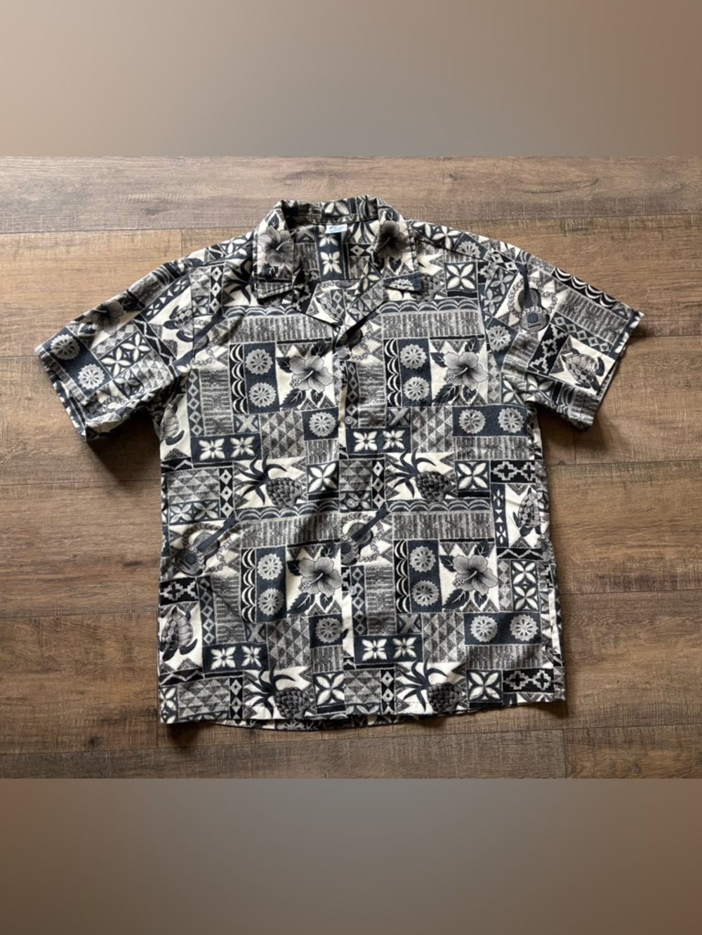 Vintage Rainbow Hawaii men’s size large tropical print button down shirt